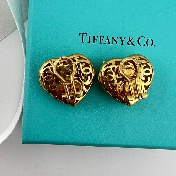 RARE Tiffany & Co. Vintage Paloma Picasso Hammered Heart Earrings 18k Gold ✨ - Picture 4 of 8